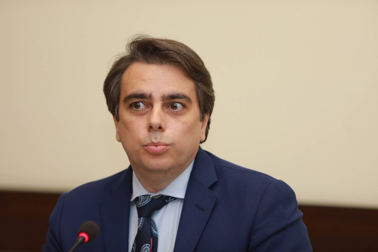  Асен Василев 